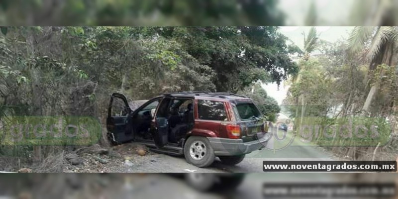 Encuentran abandonada una camioneta en Zihuatanejo - Foto 2 
