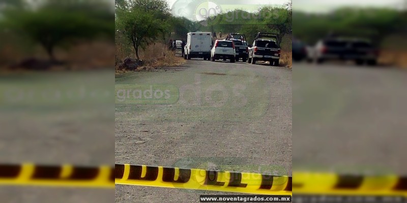 Hallan a tres personas muertas dentro de un vehículo en Guanajuato - Foto 1 