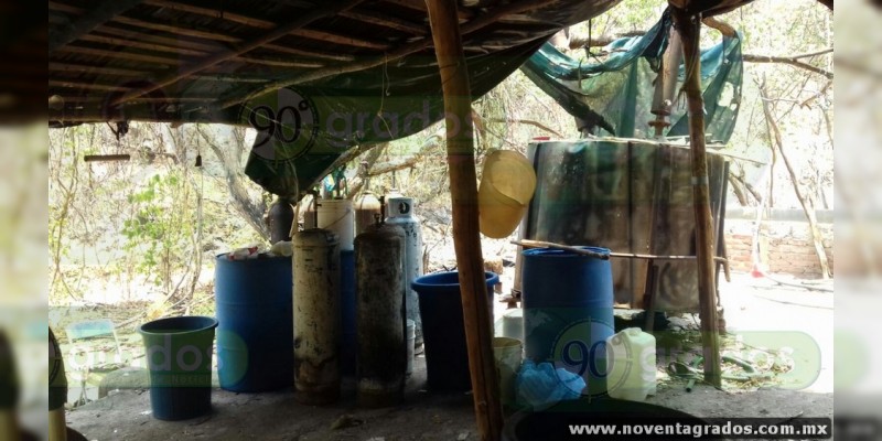 Incautan más de 200 kilos de metanfetamina en narcolaboratorios en los límites de Michoacán con Jalisco - Foto 0 