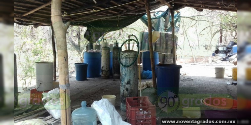 Incautan más de 200 kilos de metanfetamina en narcolaboratorios en los límites de Michoacán con Jalisco - Foto 2 