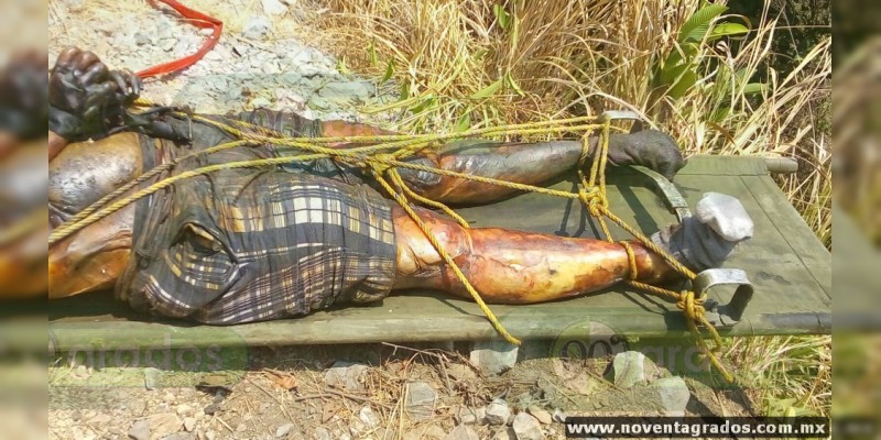 Encuentran cadáver de un hombre en el fondo de una barranca en Lázaro Cárdenas, Michoacán 