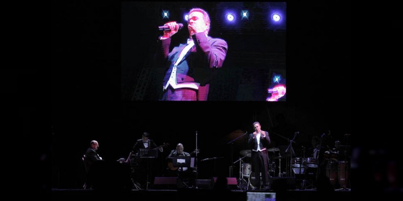 Fernando de la Mora llena Madero en concierto  