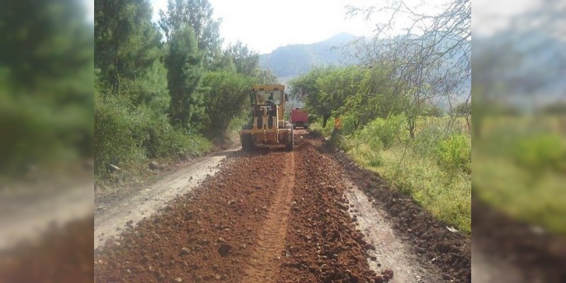 Rehabilita Sedrua 128 kilómetros de caminos rurales en Villamar 