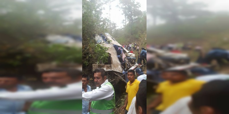 17 muertos tras desbarrancarse autobús en Chiapas - Foto 1 