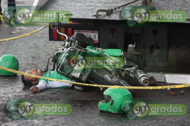 Fallece motociclista tras chocar contra grúa, en Morelia - Foto 0