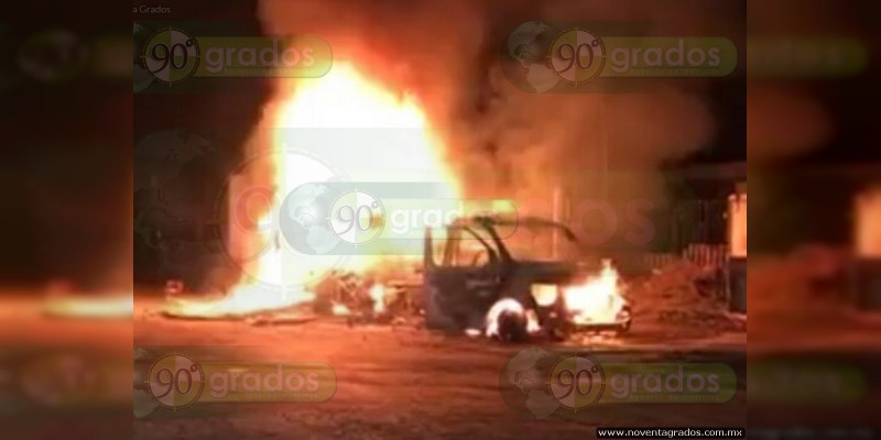 Se incendia agencia de vehículos en La Piedad 