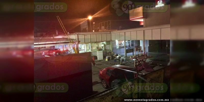 Se registra incendio en agencia de motos Honda en La Piedad, Michoacán - Foto 1 