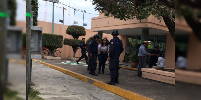 Hieren a mujer durante asalto a CFE en Uruapan 
