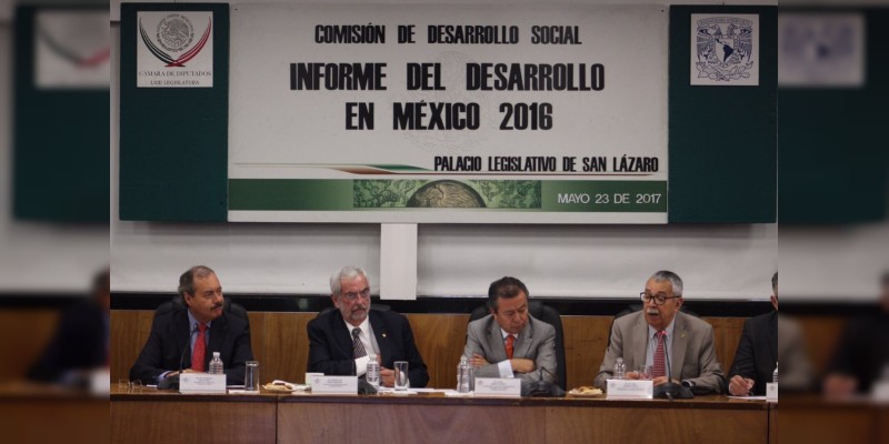 Presentan a diputados federales priistas informe sobre desarrollo en México 2016 