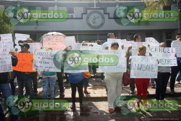 Habitantes de Apatzingán se manifiestan en la PGJE; denuncian invasión de predios  