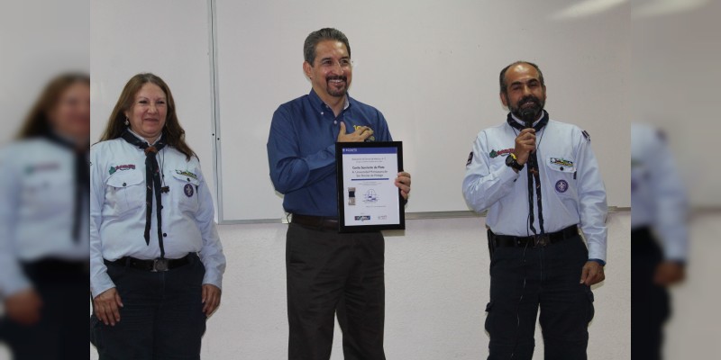 Condecora Scouts de México a UMSHN con Medalla de la Orden Carita Sonriente de Plata 