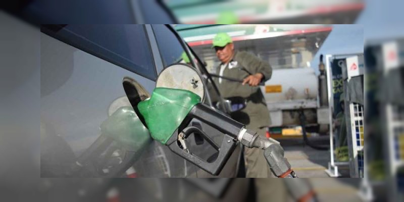 Gasolinas Magna y Premium y Diésel bajan tres centavos este lunes 