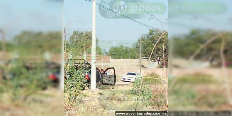 En la cajuela de un auto deportivo encuentran el cadáver de un hombre, en Celaya, Guanajuato - Foto 1 