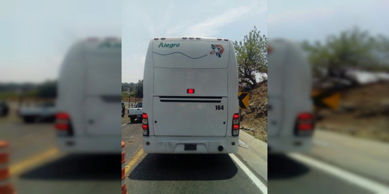 Choca autobús contra "trocero" hay varios heridos - Foto 0 
