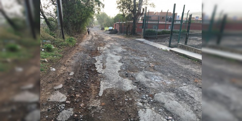 Vecinos se quejan de la mala infraestructura de la obra de la Av. San José del Cerrito  