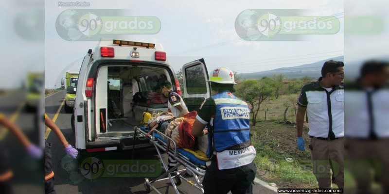 Volcadura de autobús sobre la Zamora - La Piedad deja 10 heridos - Foto 1 