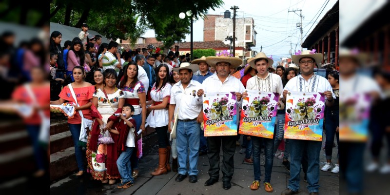 Concurso de los oficios  en Chilchota, el Corpus 