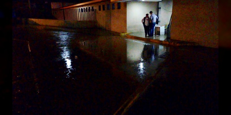 Atiende PC Estatal afectaciones por lluvias en Morelia - Foto 1 