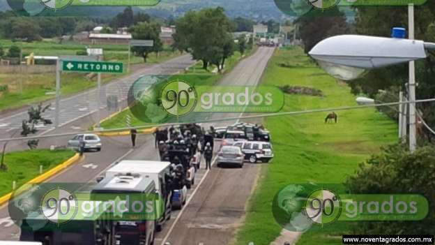 Normalistas liberan carretera Morelia-Pátzcuaro - Foto 3 