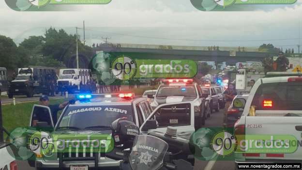 Normalistas liberan carretera Morelia-Pátzcuaro - Foto 4 