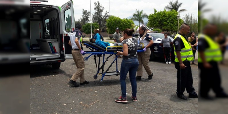 Zamora: Adolescentes resultan gravemente heridos al chocar en moto 