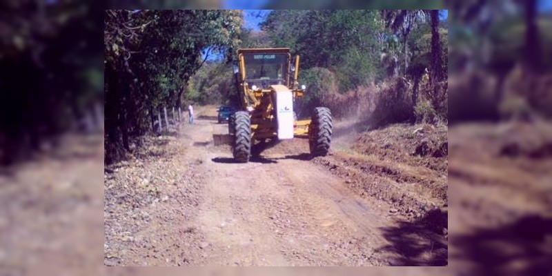 Invierte Sedrua 4.1 mdp en ollas y caminos rurales de Carácuaro  