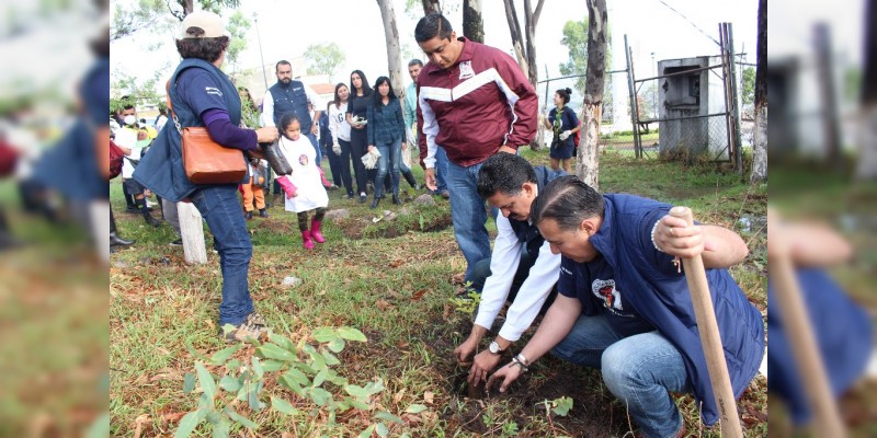 Cientos de ciudadanos acudieron a reforestar la Loma de Santa María  - Foto 1 