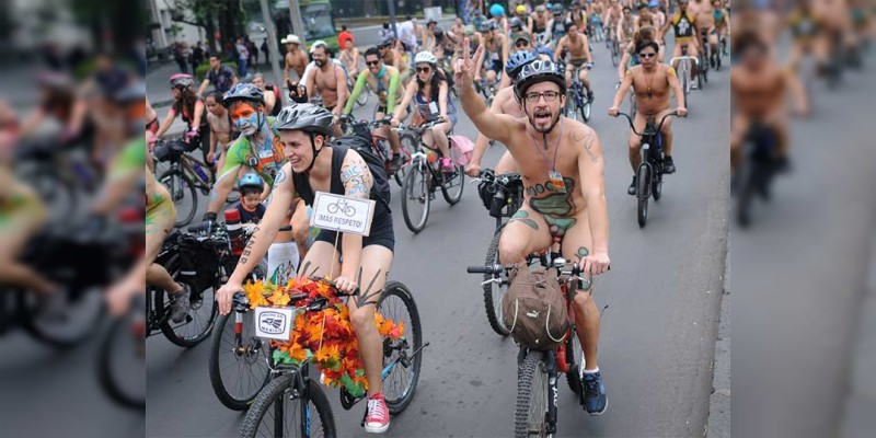 Ciclistas desnudos circulan por la CDMX - Foto 0 