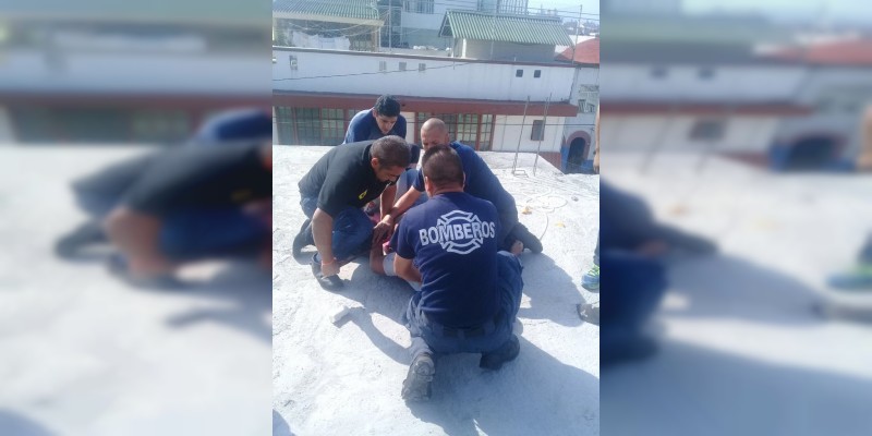 Zitácuaro: Trabajador sufre desacata eléctrica, está lesionado  
