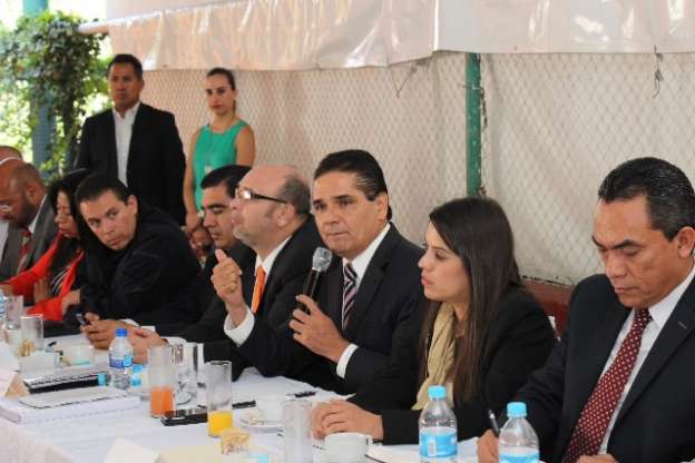 Se reúne Silvano Aureoles‏ con delegados federales en Michoacán 