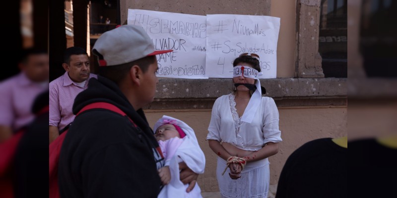 Periodistas michoacanos salen a las calles en protesta por la desaparición del periodista Salvador Adame - Foto 0 