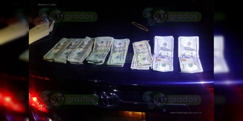 Apatzingán: Detienen a sujeto con más de 8 mil dólares  - Foto 1 