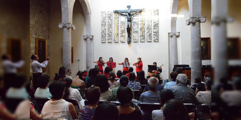 En el Museo de Arte Colonial, presentación de integrantes de Violín Purhembe 