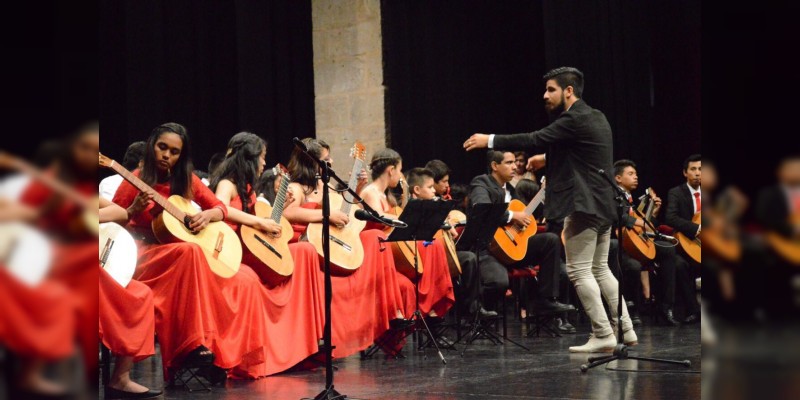 Niños y jóvenes se presentan en el Festival Internacional de Guitarra de Morelia 