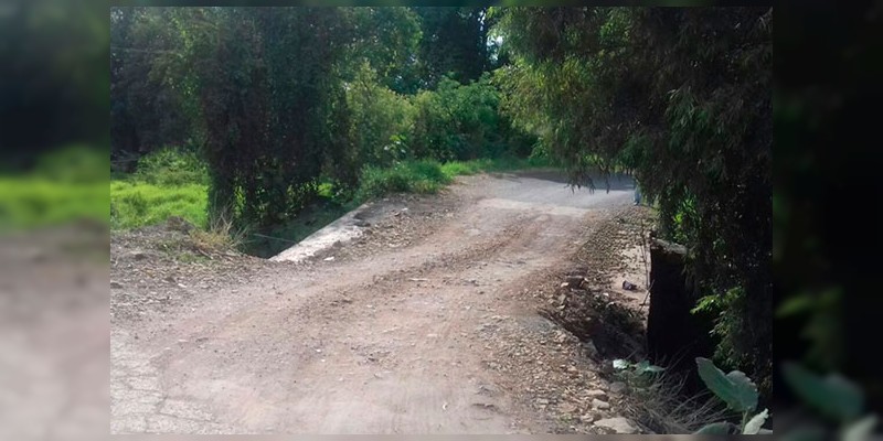 Pobladores antorchistas logran la reparación de puente en el río Orocutín 