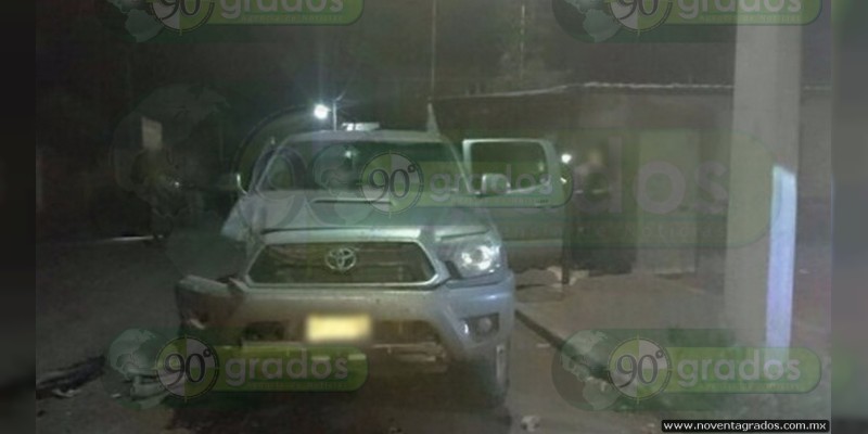 Tras persecución aseguran armas y vehículos, en La Huacana; responsables logran huir - Foto 1 