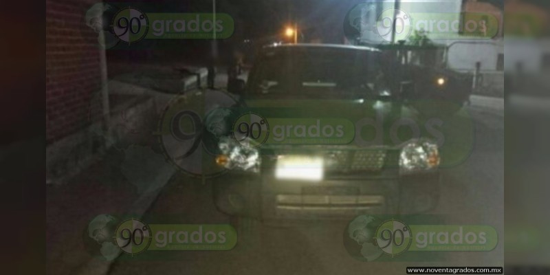 Tras persecución aseguran armas y vehículos, en La Huacana; responsables logran huir - Foto 2 