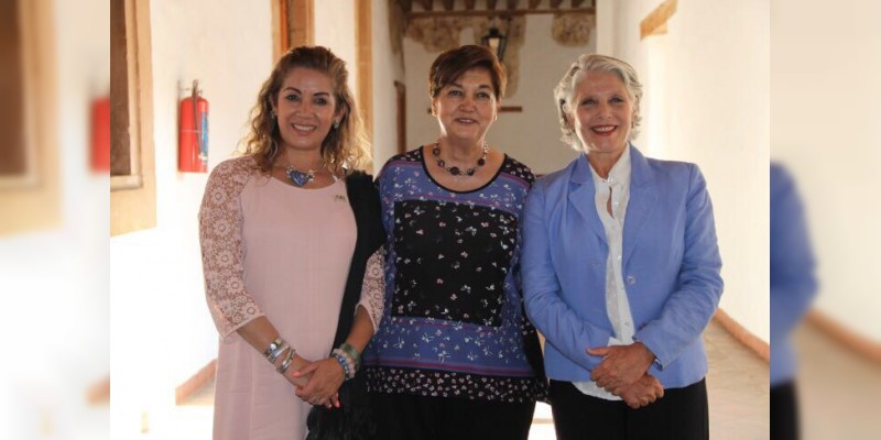 Inaugura Secum tres exposiciones en Pátzcuaro 
