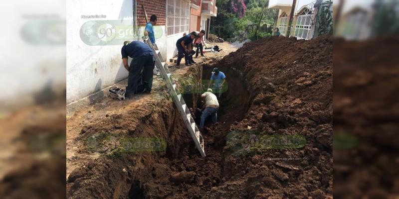 Uruapan: Muere trabajador al ser sepultado por un alud de tierra - Foto 0 