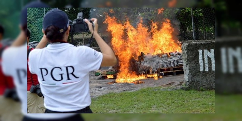 Incineran dos toneladas de cocaína en Acapulco, Guerrero 