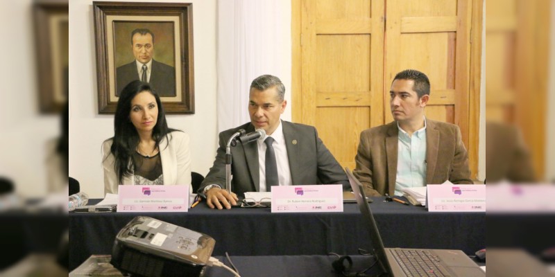 Con esfuerzo conjunto se podrá revertir la debilidad democrática: Rubén Herrera 