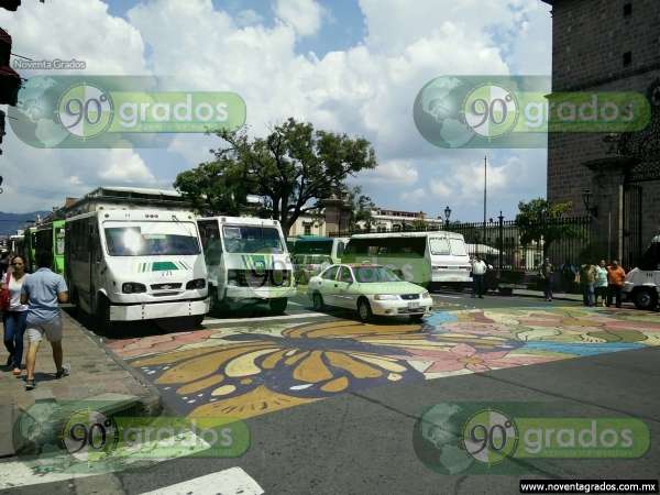 Transportistas se manifiestan en el Centro Histórico de Morelia - Foto 1 