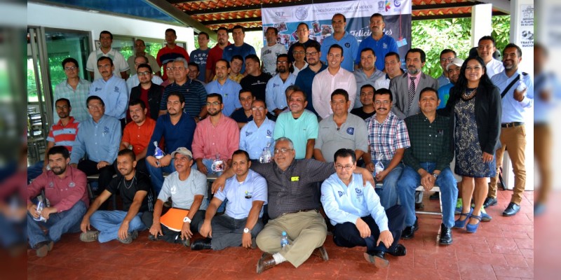 Festejan en el Instituto Tecnológico Superior de Uruapan el Día del Padre 