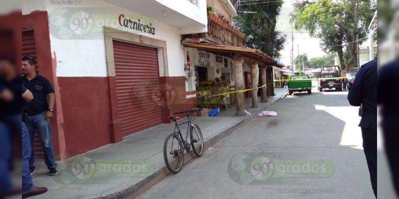 Pátzcuaro: Encapuchados asesinan a un hombre e hieren a dos personas entre ellas una niña  