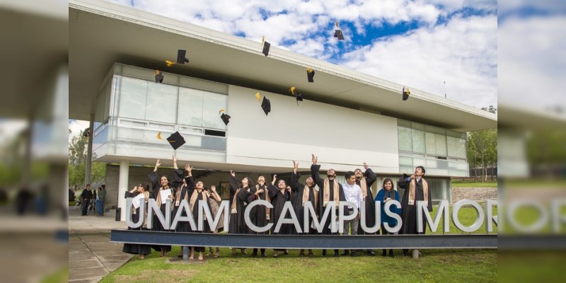 Nuevos egresados de la ENES, UNAM campus Morelia  