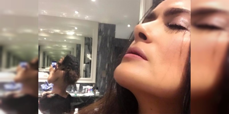 Salma Hayek publica una fotografía semidesnuda en Instagram  