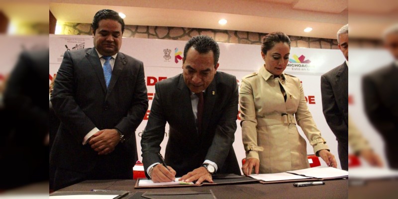 Reconoce Adrián López capacitación notarial en beneficio de Michoacán 