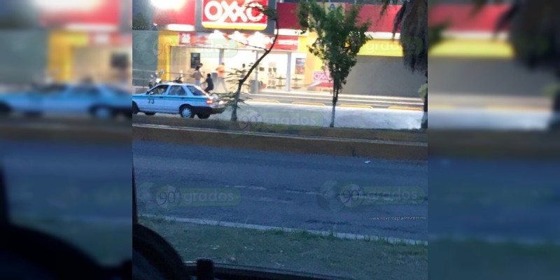 Imparable ola de violencia en Apatzingán incendian un OXXO - Foto 0 