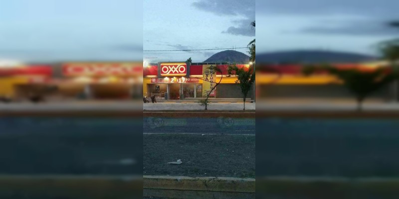 Imparable ola de violencia en Apatzingán incendian un OXXO - Foto 1 
