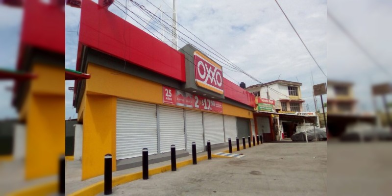 Cierran OXXO's en Apatzingán en protesta ante la inseguridad 